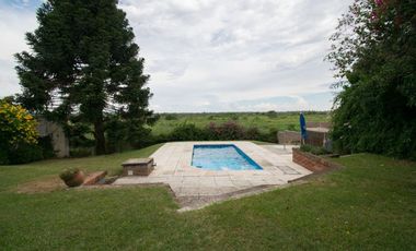 SE VENDE CASA QUINTA SOBRE EL RIO