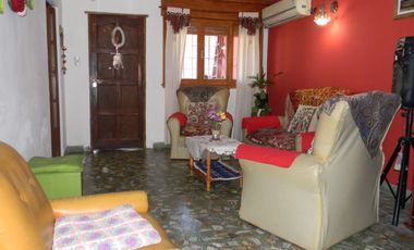 GRAN CASA CON PILETA Y QUINCHO EN TALAR