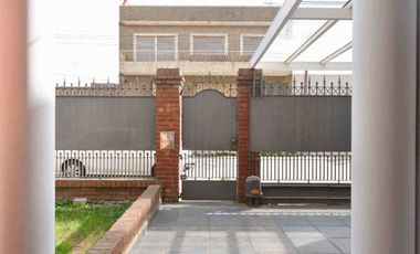 Venta PH tipo casa 4 ambiente Valentín Alsina.