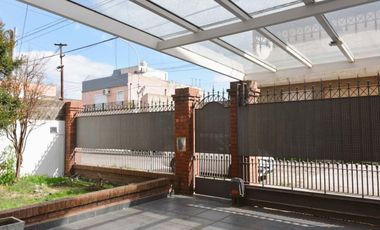 Venta PH tipo casa 4 ambiente Valentín Alsina.