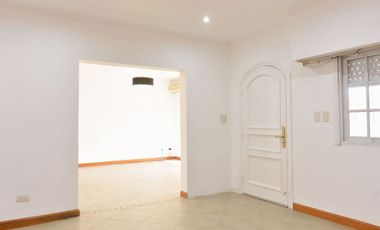 Venta PH tipo casa 4 ambiente Valentín Alsina.