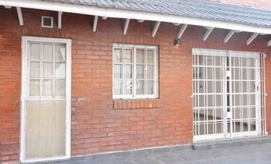 Venta PH tipo casa 4 ambiente Valentín Alsina.
