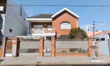 Venta PH tipo casa 4 ambiente Valentín Alsina.