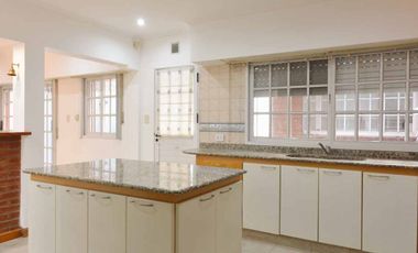 Venta PH tipo casa 4 ambiente Valentín Alsina.