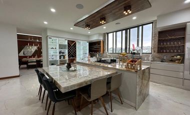 Casa en Venta Residencia en Av. Juan Palomar, Zona Diamante de Zapopan