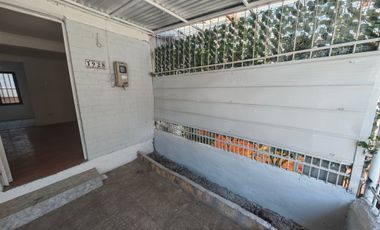 CASA 3 DORMITORIOS REMODELADA EL BOSQUE, METRO