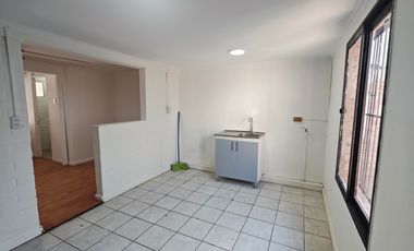 CASA 3 DORMITORIOS REMODELADA EL BOSQUE, METRO