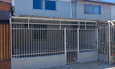 CASA 3 DORMITORIOS REMODELADA EL BOSQUE, METRO