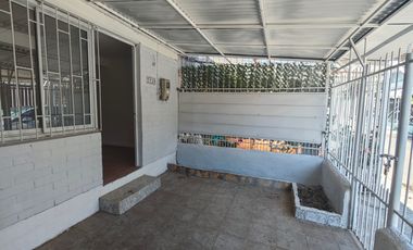 CASA 3 DORMITORIOS REMODELADA EL BOSQUE, METRO