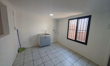 CASA 3 DORMITORIOS REMODELADA EL BOSQUE, METRO