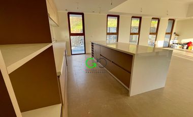 VENTA CASA NUEVA EN CONDOMINIO CERRO CRISTAL EN CURICÓ