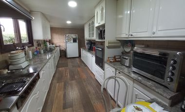 LINDA CASA DE 389 M2 EN SITIO 1084 M2 EN SECGOR AV ESPAÑA