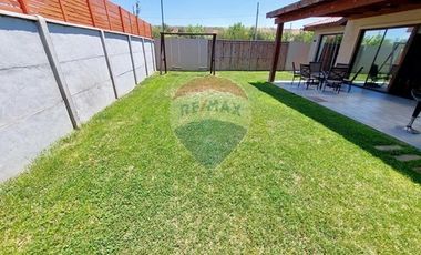 Arriendo Cómoda Casa de 2 Pisos en Condominio