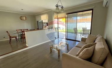 Arriendo Cómoda Casa de 2 Pisos en Condominio