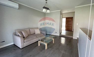 Arriendo Cómoda Casa de 2 Pisos en Condominio