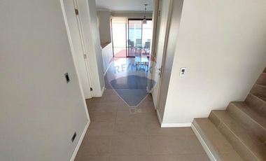 Arriendo Cómoda Casa de 2 Pisos en Condominio