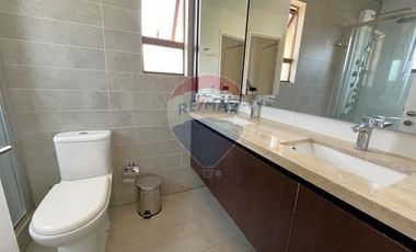 Arriendo Cómoda Casa de 2 Pisos en Condominio