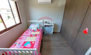 Arriendo Cómoda Casa de 2 Pisos en Condominio