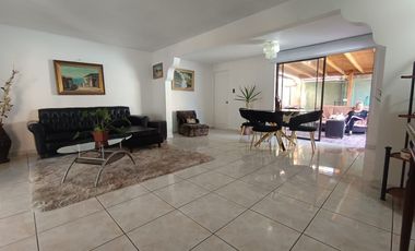 ACOGEDORA CASA EN LA FLORIDA 3D + 3B