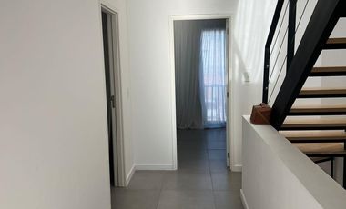Duplex 4 ambientes Santa Ana joven