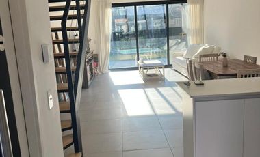 Duplex 4 ambientes Santa Ana joven