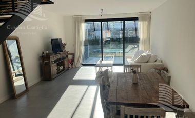 Duplex 4 ambientes Santa Ana joven