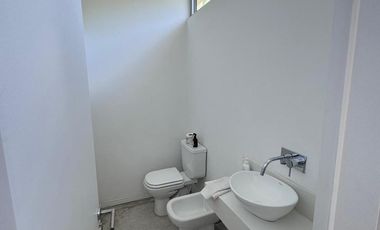 Casa alquiler anual amoblada y equipada 6 AMB. Barrio El Encuentro Tigre