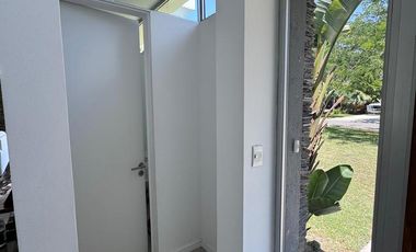 Casa alquiler anual amoblada y equipada 6 AMB. Barrio El Encuentro Tigre