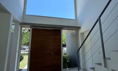 Casa alquiler anual amoblada y equipada 6 AMB. Barrio El Encuentro Tigre