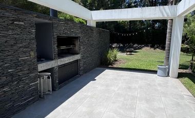 Casa alquiler anual amoblada y equipada 6 AMB. Barrio El Encuentro Tigre