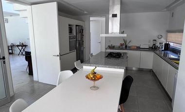 Casa alquiler anual amoblada y equipada 6 AMB. Barrio El Encuentro Tigre