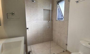 Exclusivo Departamento en Renta en Zona Dorada con Vista al Campo de Golf