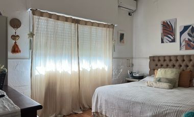 Casa en venta 5 ambientes 3 / 4 dormitorios Caseros Tres de Febrero