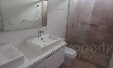 Gran oportunidad Casa dentro de la Sexta Sección de Lomas Verdes