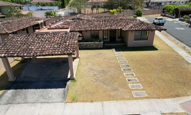 Venta de casa en el residencial cubita, Chitré