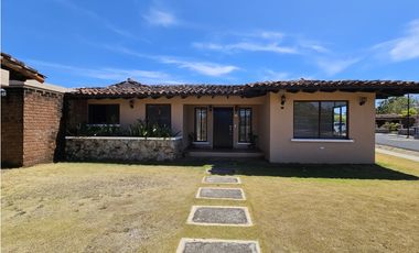 Venta de casa en el residencial cubita, Chitré