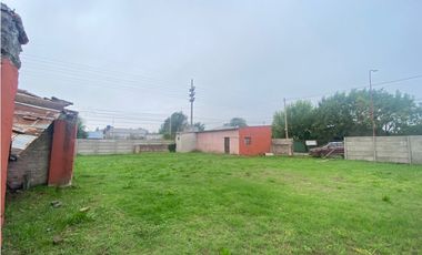 Lote amplio con local comercial en esquina del Juan XXIII - Lujan