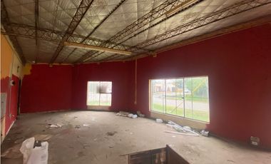 Lote amplio con local comercial en esquina del Juan XXIII - Lujan