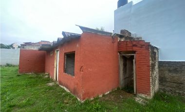 Lote amplio con local comercial en esquina del Juan XXIII - Lujan