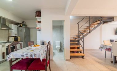 SE VENDE HERMOSO DUPLEX DE 3 DORMITORIOS