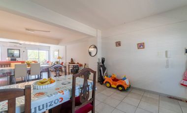 SE VENDE HERMOSO DUPLEX DE 3 DORMITORIOS