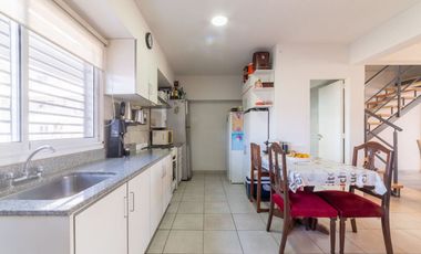 SE VENDE HERMOSO DUPLEX DE 3 DORMITORIOS