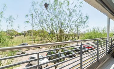 SE VENDE HERMOSO DUPLEX DE 3 DORMITORIOS