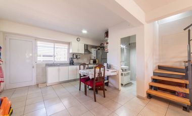 SE VENDE HERMOSO DUPLEX DE 3 DORMITORIOS