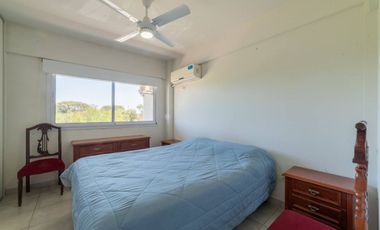 SE VENDE HERMOSO DUPLEX DE 3 DORMITORIOS