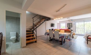 SE VENDE HERMOSO DUPLEX DE 3 DORMITORIOS