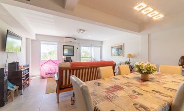 SE VENDE HERMOSO DUPLEX DE 3 DORMITORIOS