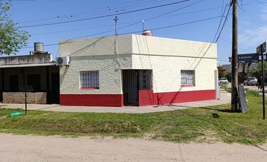 Casa al frente 1 Dorm, y Cochera- 4 de Enero 7700