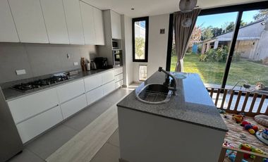 CASA 4 AMB EN VENTA EN VILLA ADELINA CON JARDIN