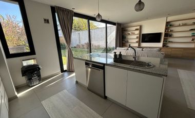 CASA 4 AMB EN VENTA EN VILLA ADELINA CON JARDIN